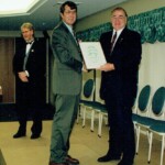 Arthur Todd receives his award from Mike Stidwell, Department of Sport & Recreation/Great Southern. Leisure Centre