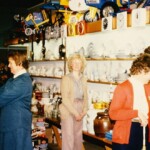 Western Family Stores
(Closed in 1980).
Customers are Roxanne O'Toole and Christine Bielby